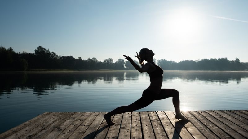 Yoga Krieger in Balance: Virabhadrasana 1
